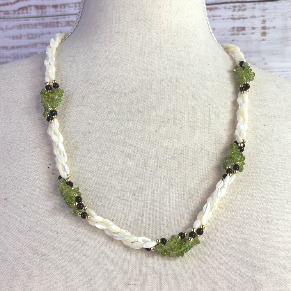 Vintage Necklace Green Peridot Mother of Pearl Boho Gemstone‎ Earthy Artisan